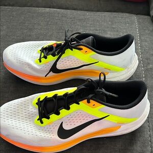 Nike Men's White and Neon Yellow Athletic Shoes